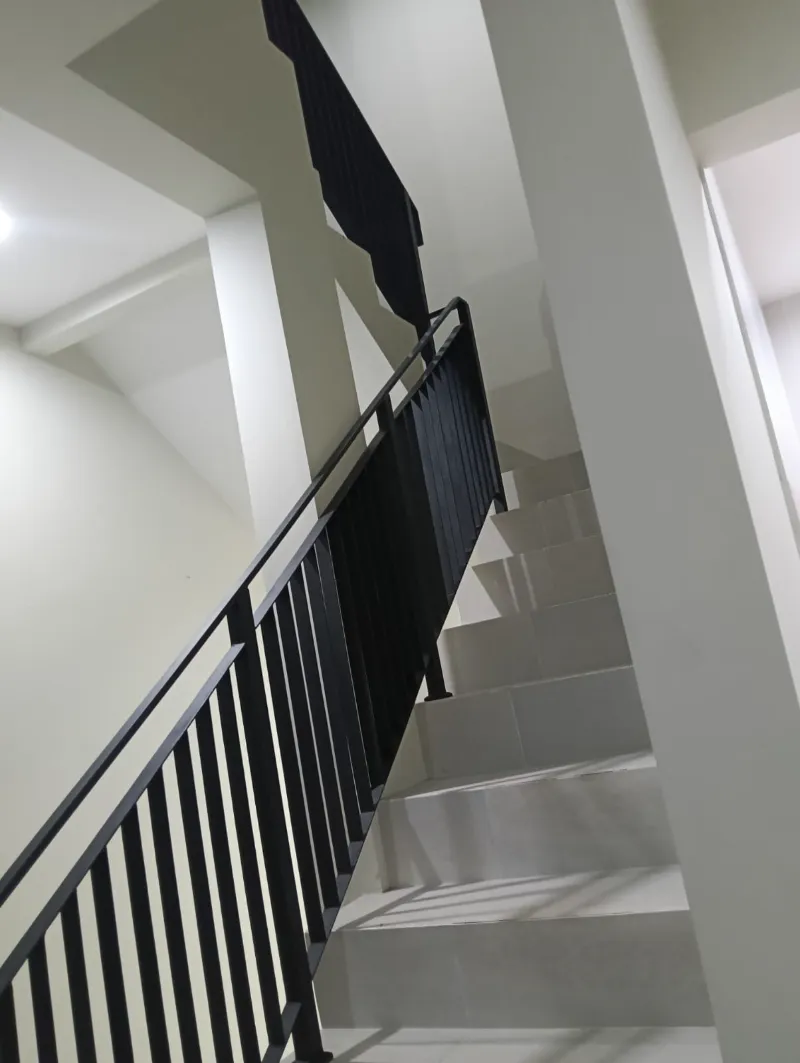 Railing tangga besi minimalis